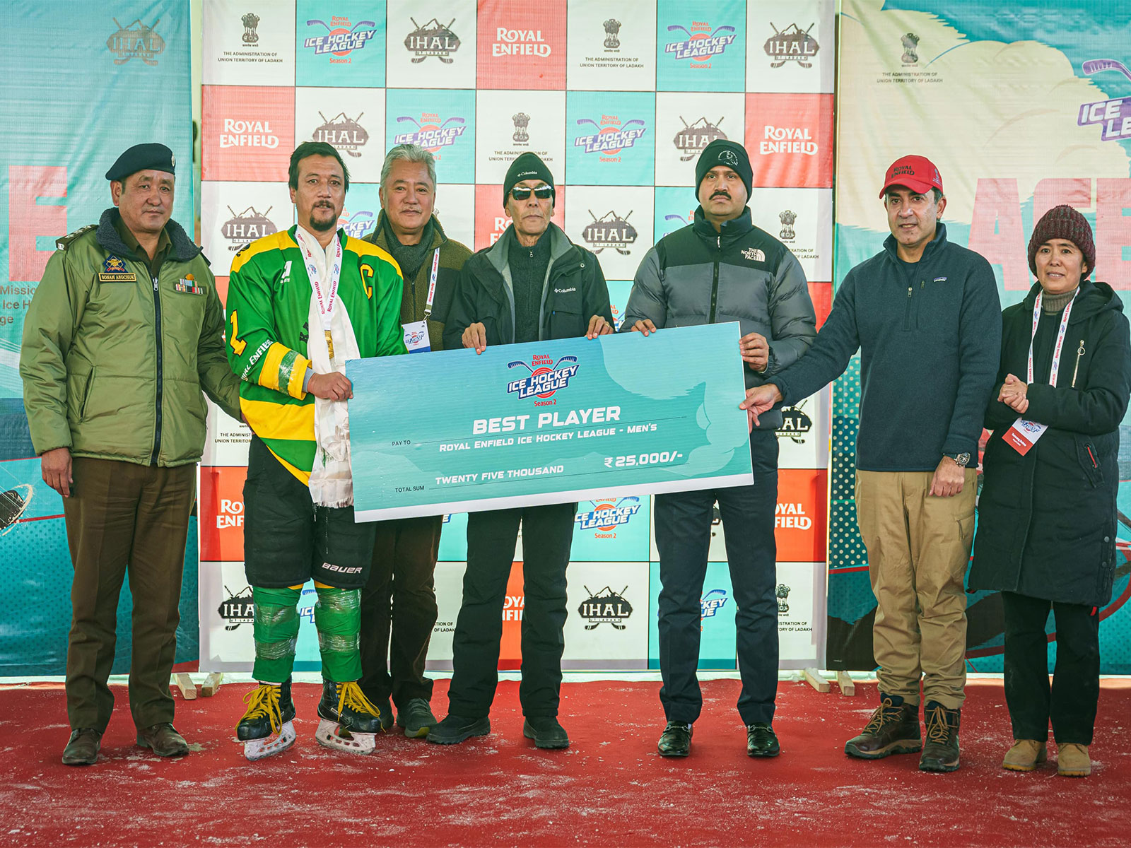 Ice hockey players (Photo: Ice Hockey League)