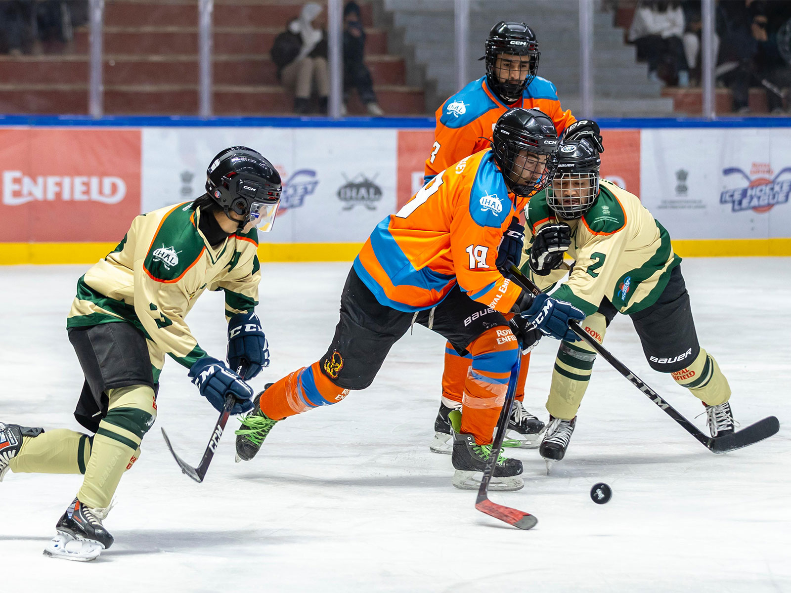 Ice hockey players in action. (Photo: Ice Hockey League)