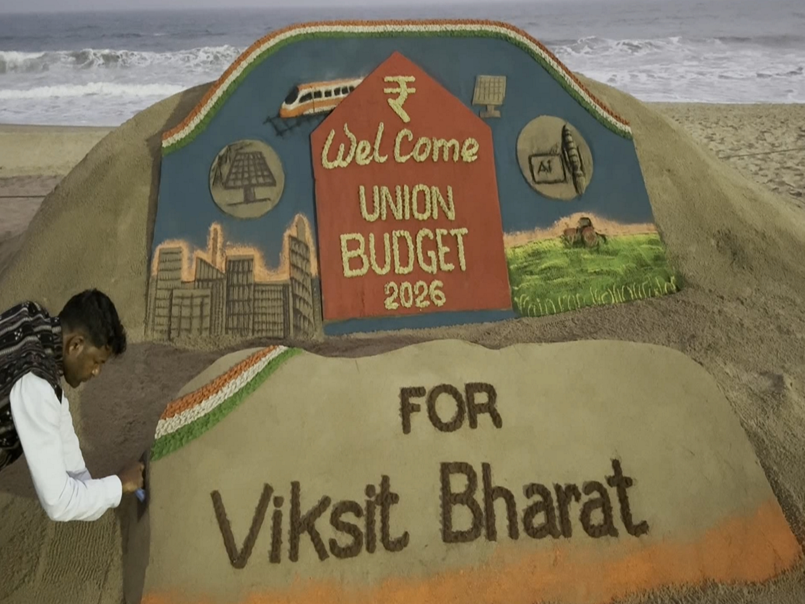 Sand Artist  Sudarsan Pattnaik (Photo/ANI)