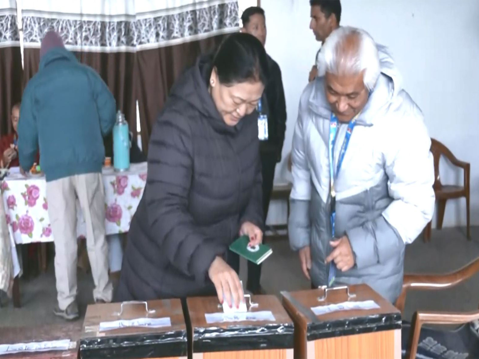
    Exiled Tibetans cast ballots in preliminary polls
    