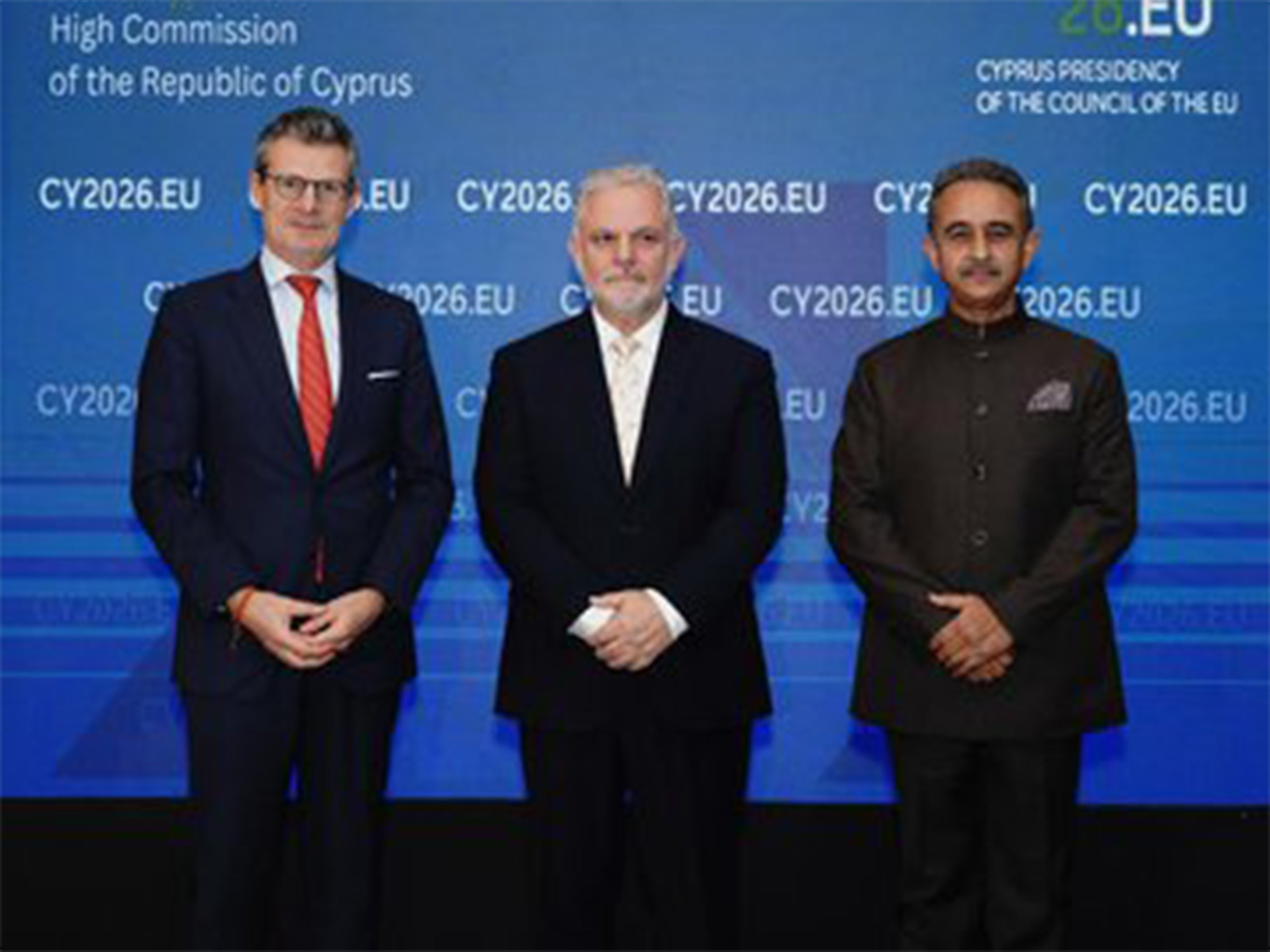 MoS Kirti Vardhan Singh with High Commissioner of Republic of Cyprus to India Evagoras Vryonides (Photo/@KVSinghMPGonda)