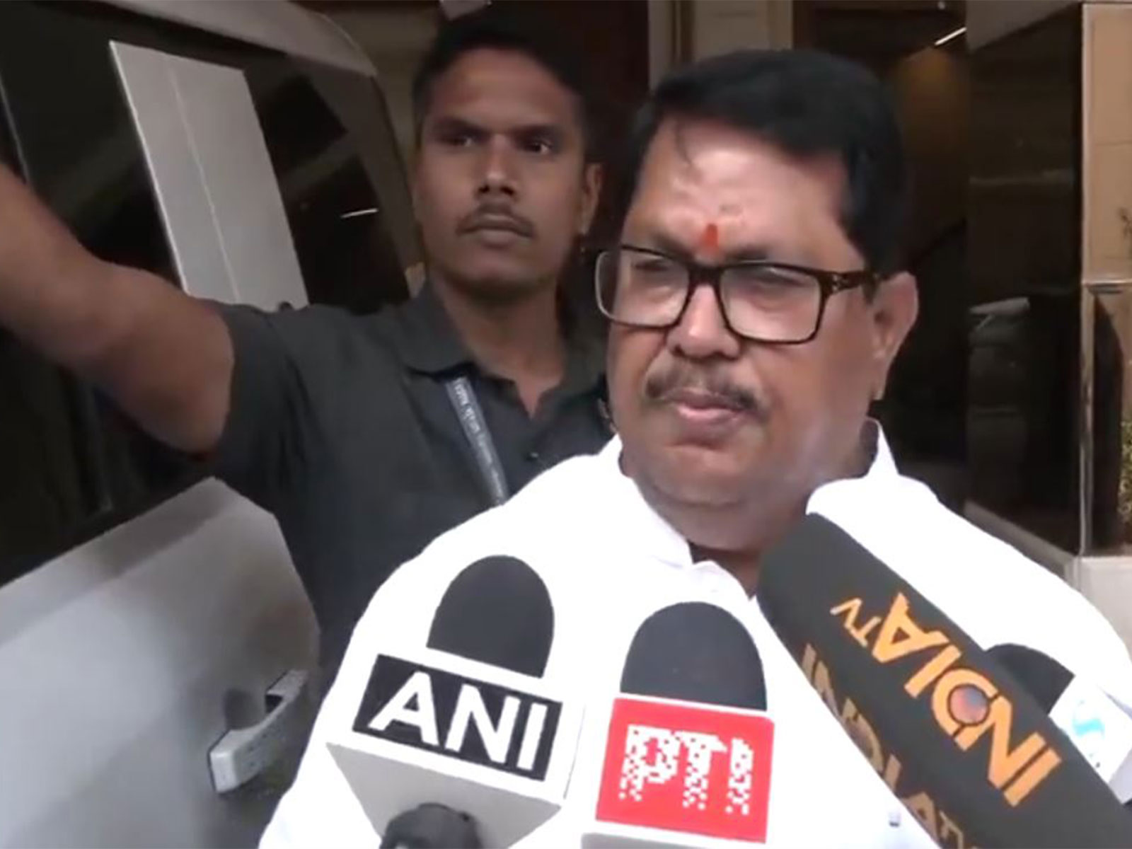 महाराष्ट्राचे उपमुख्यमंत्री अजित पवार यांच्या निधनाबाबत प्रश्नचिन्ह: काँग्रेस नेते विजय वडेट्टीवार