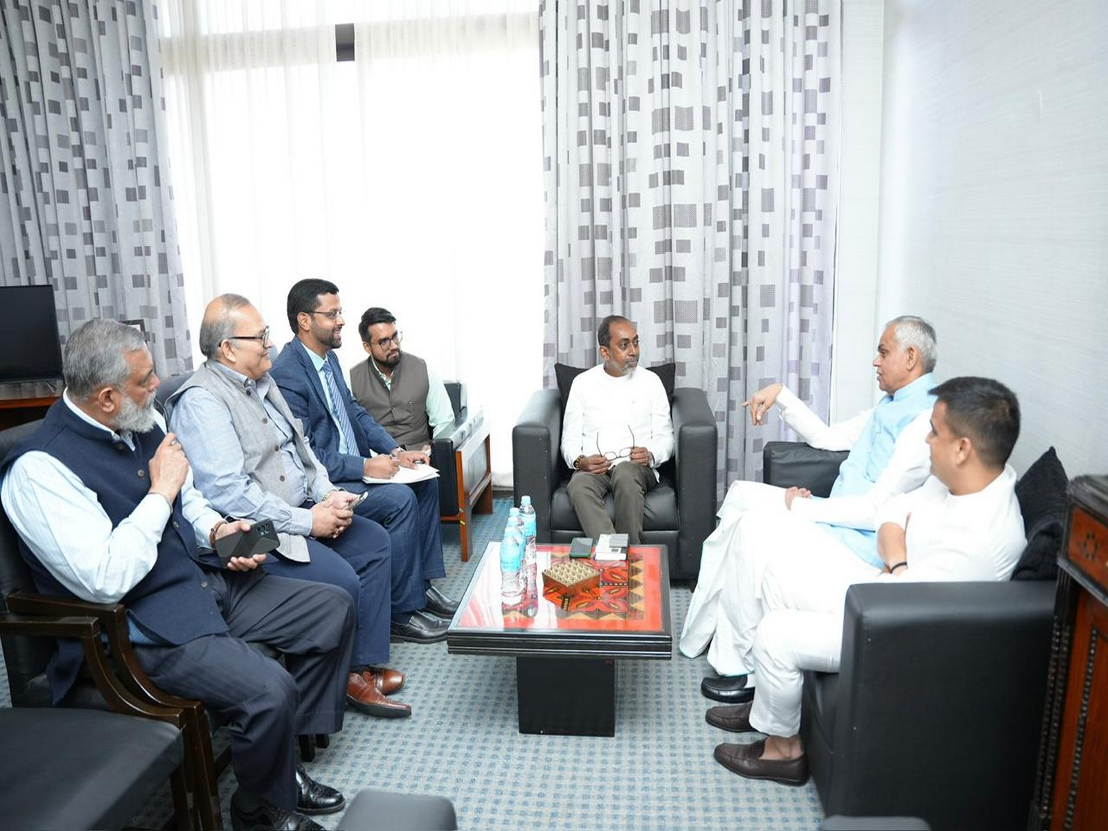 Gujarat Governor Acharya Devvrat meets Sri Lankan Minister (Photo: X@IndiainSL) Gujarat Governor Acharya Devvrat meets Sri Lankan Minister (Photo: X@IndiainSL)