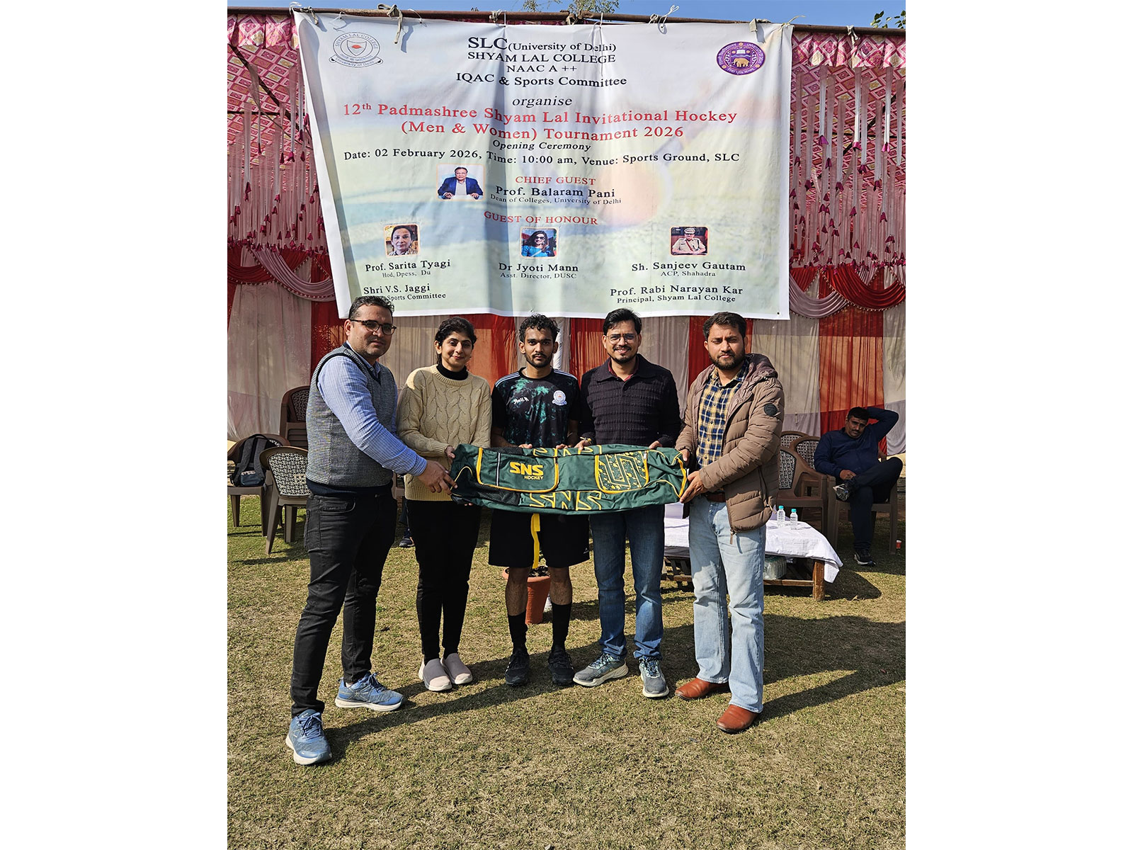 Shyam Lal College (Morning) player Pankaj receiving the Player of the Match award. (Photo/Padma Shree Shyam Lal Memorial Hockey Tournament)