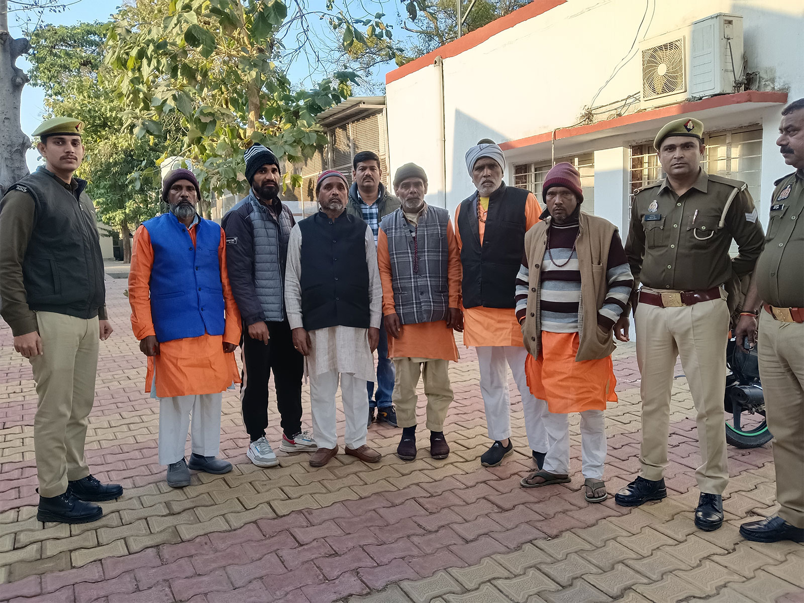 UP Police arrests fake Baba gang (Photo/ANI)