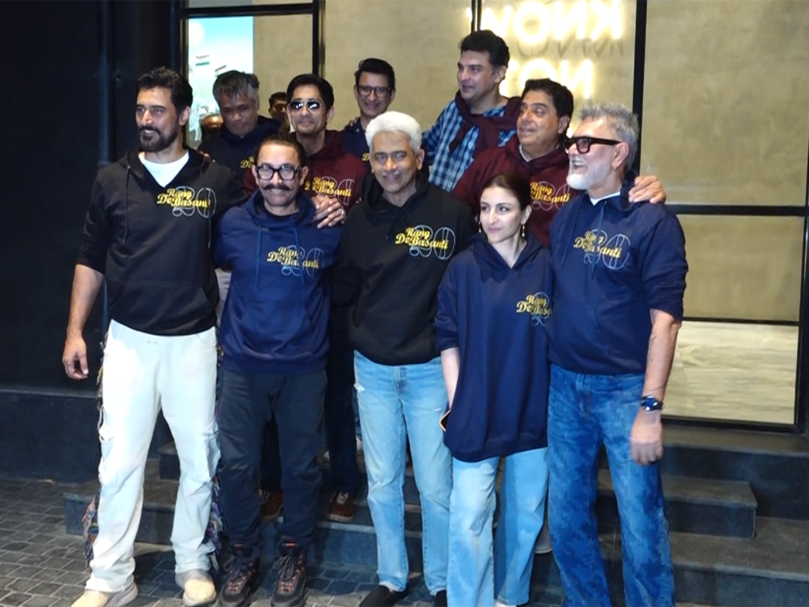 L-R Kunal Kapoor, Aamir Khan, Atul Kulkarni, Soha ALi Khan, Rakeysh Omprakash Mehra, Siddhant, Siddharth Roy Kapoor, Sharman Joshi (Photo/ANI)