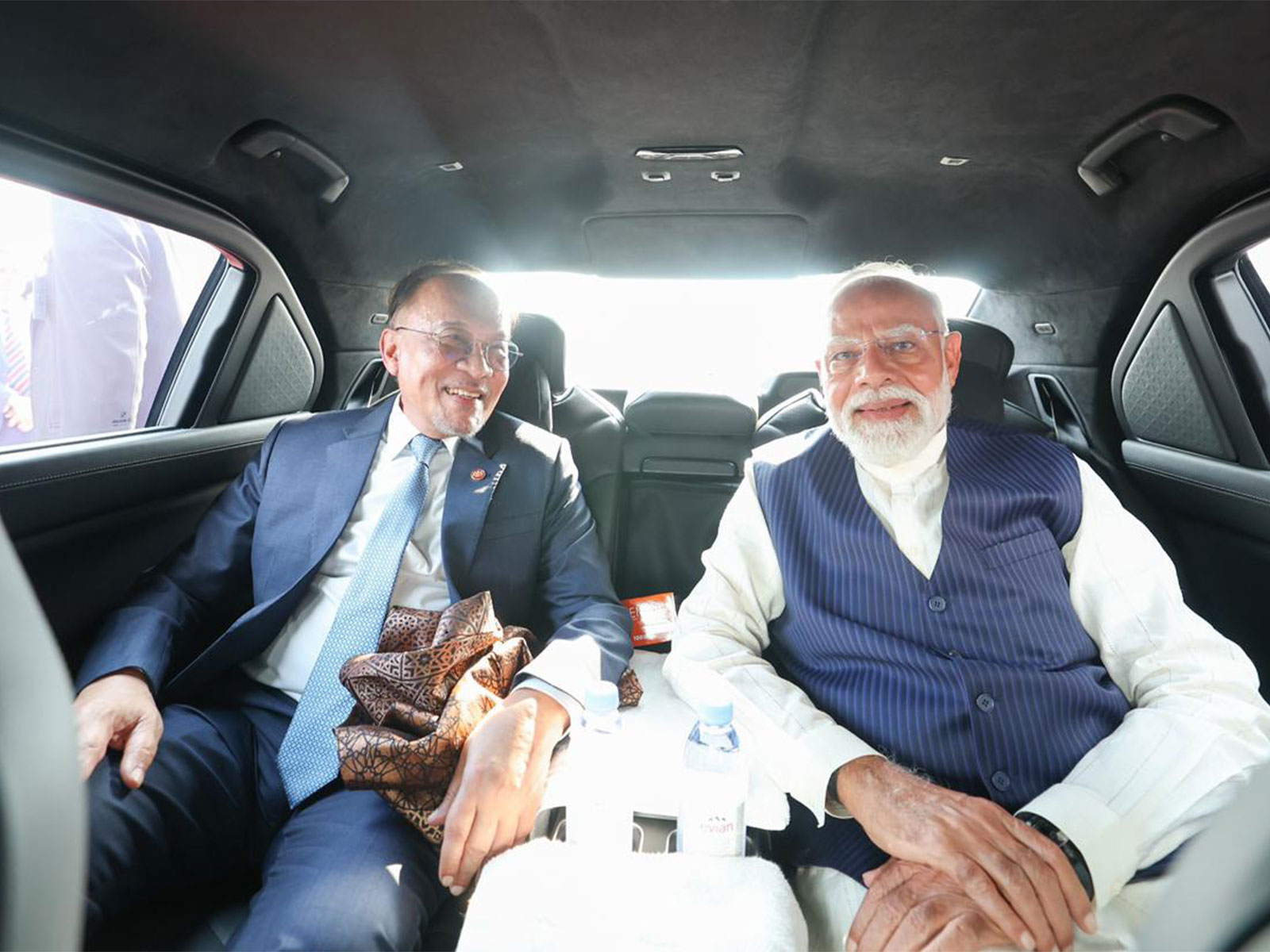 PM Modi shares car ride with Malaysia’s PM Anwar (Photo/X@narendramodi)