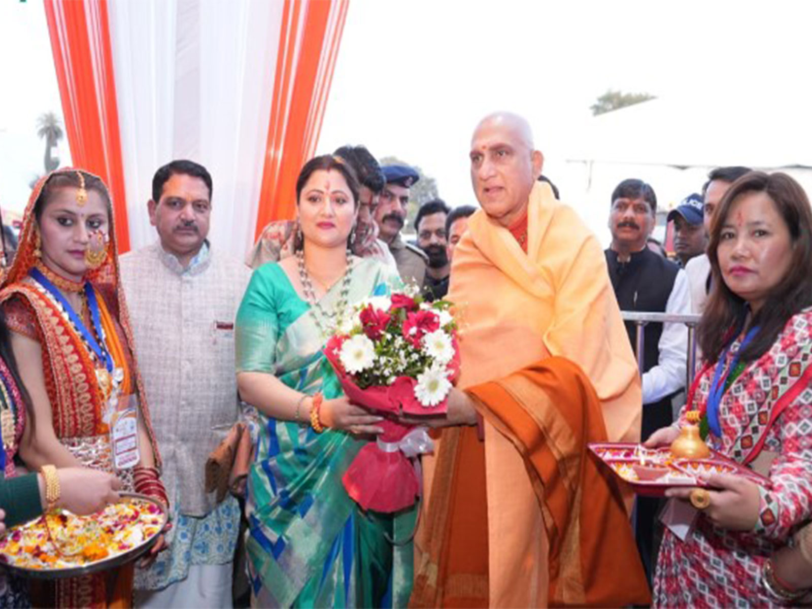 Acharya Mahamandaleshwar Swami Avdheshanand Giri with Seva Sankalp Foundation Founder Trustee Geeta Dhami (Photo/ANI) Acharya Mahamandaleshwar Swami Avdheshanand Giri with Seva Sankalp Foundation Founder Trustee Geeta Dhami (Photo/ANI)
