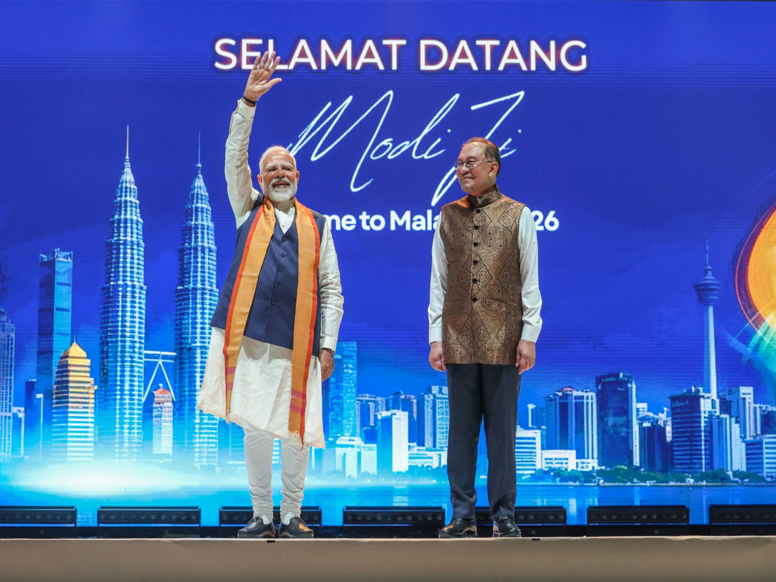 Prime Minister Narendra Modi with Malaysian Prime Minister Anwar Ibrahim (Photo/X@narendramodi)