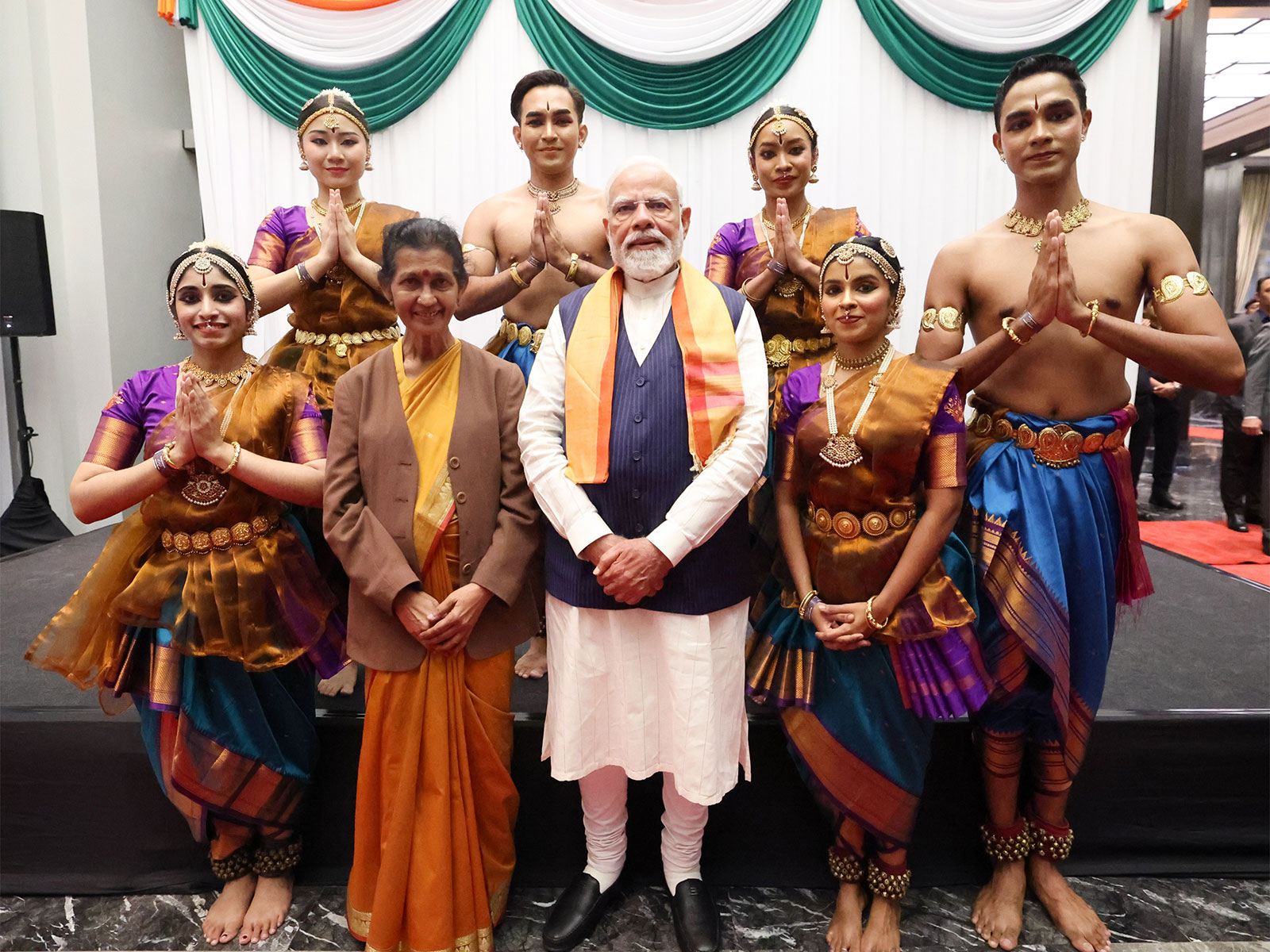 Indian cultural traditions greet PM Modi in Malaysia (Photo/X@narendramodi) Indian cultural traditions greet PM Modi in Malaysia (Photo/X@narendramodi)