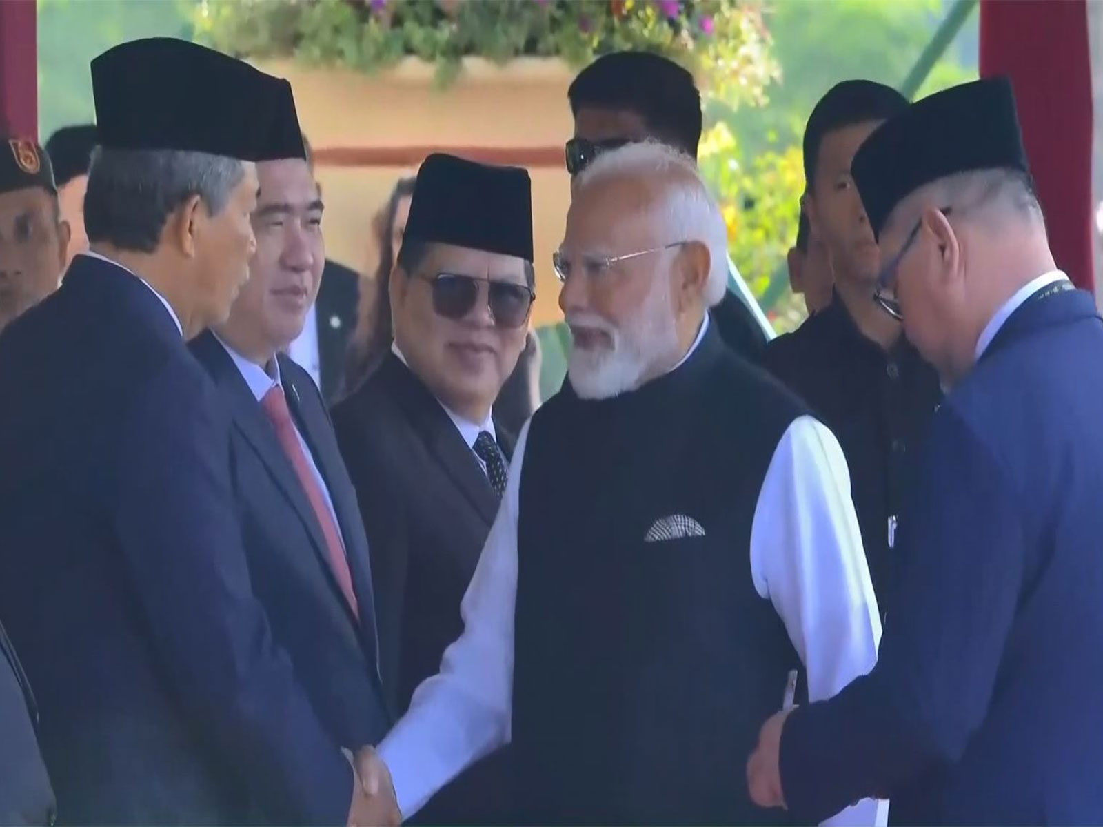 Prime Minister Narendra Modi and Malaysian Prime Minister Anwar Ibrahim meet ministers and delegations from both countries at the Perdana Putra building. (Photo/ANI)