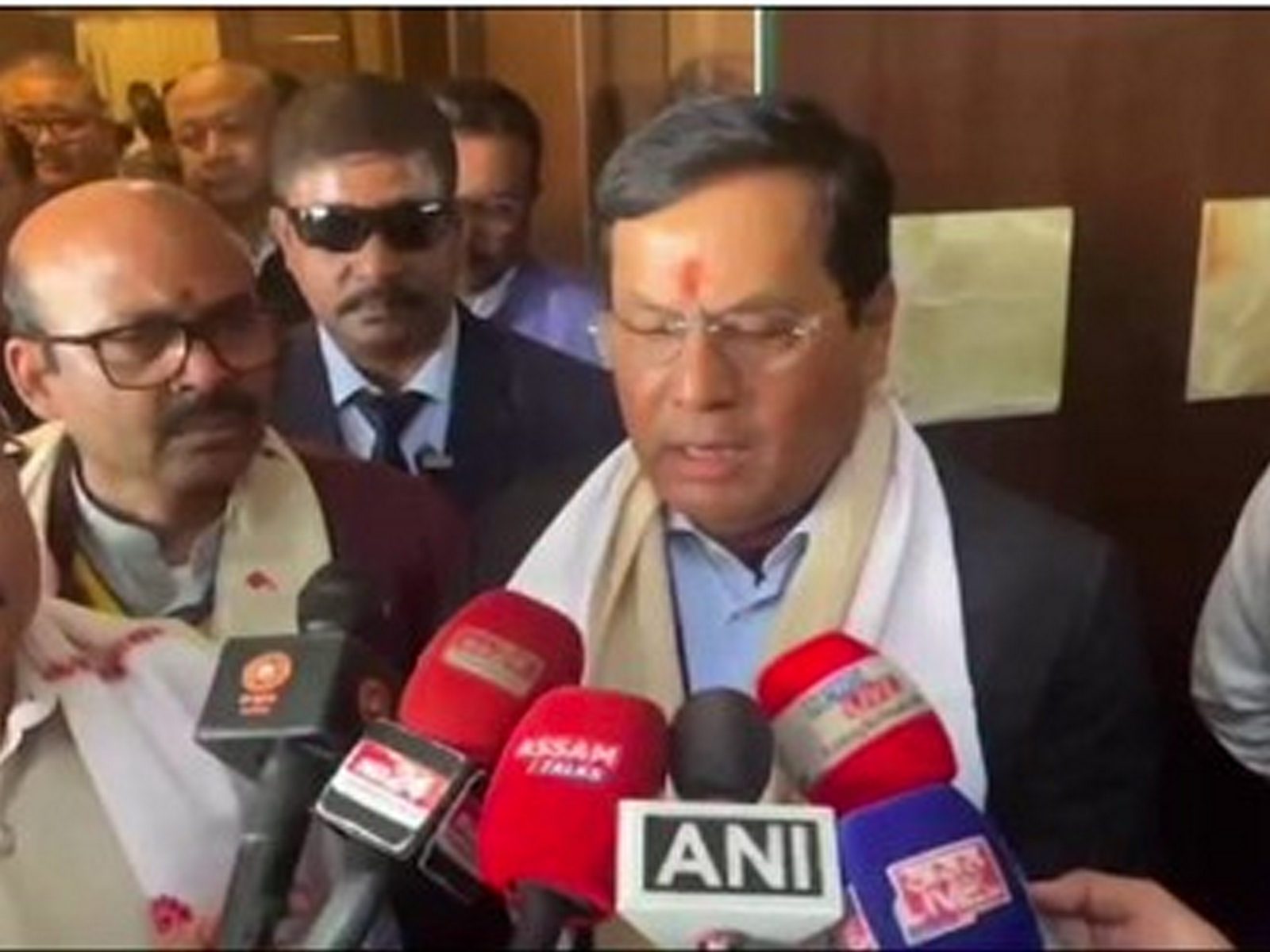 Assam CM alleges Pakistan firm hired Gogoi's wife; Congress MP denies | Quick Digest