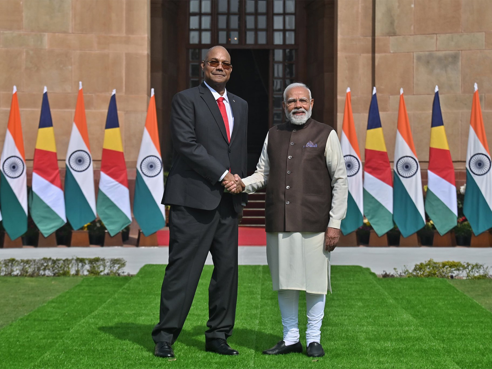Seychelles President Patrick Herminie and Prime Minister Narendra Modi (Photo/X@MEAIndia)