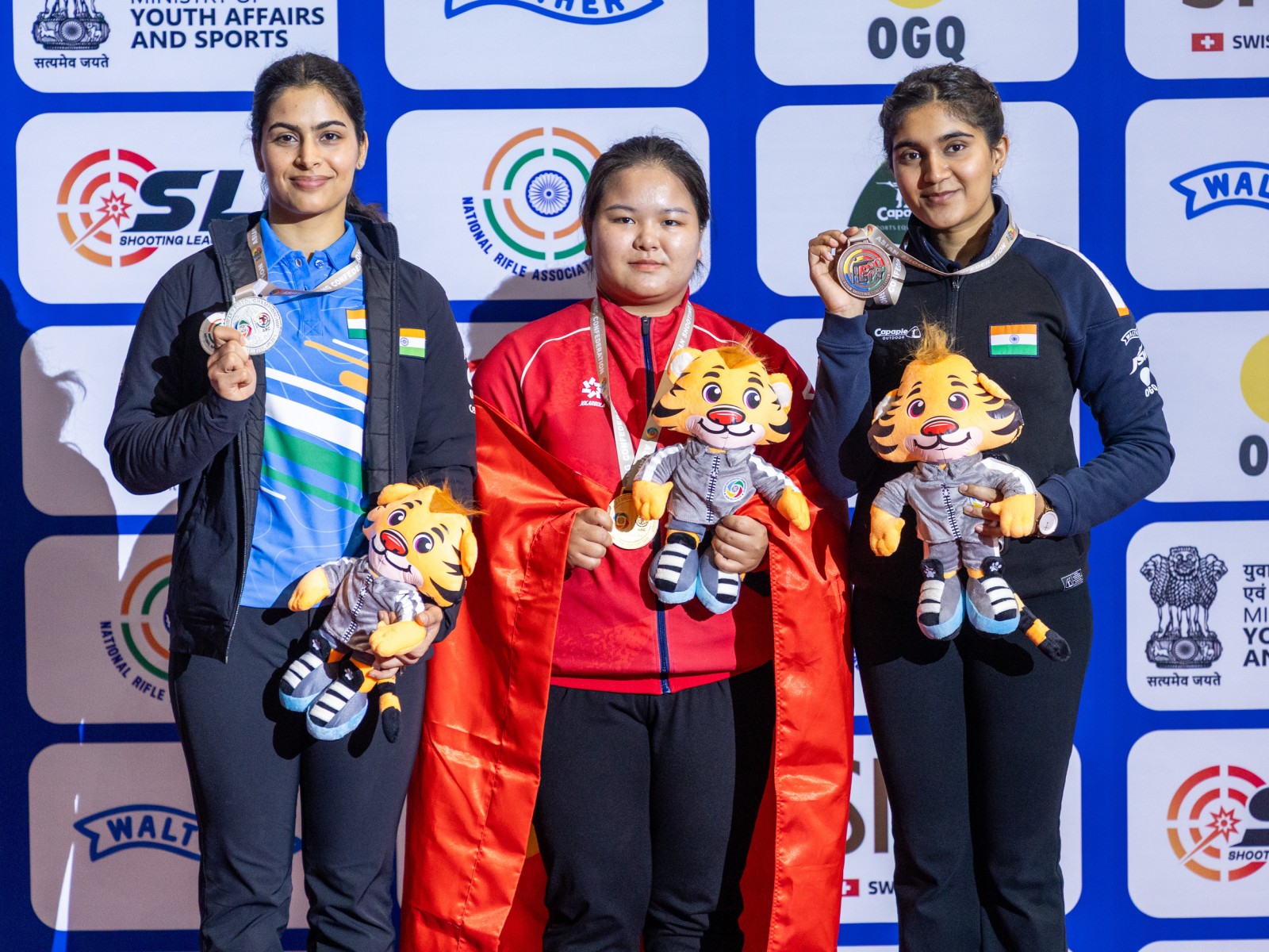 Manu Bhaker (L) (Photo: NRAI)