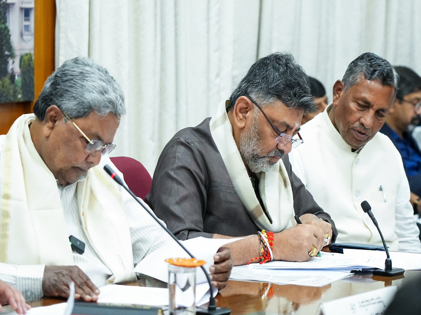 Karnataka CM Siddaramaiah and DY CM DK Shivakumar in a press conference (FIle Photo/ANI)