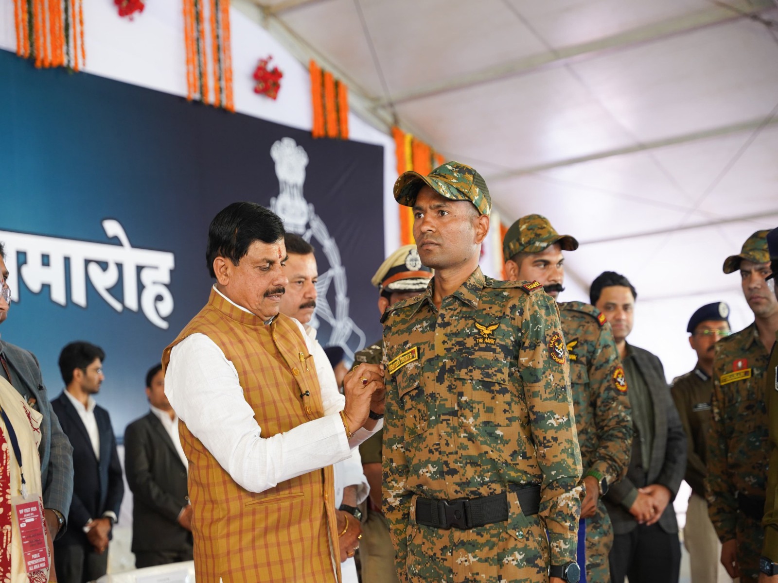 MP CM Mohan Yadav is honouring the soldiers (Photo/DPR)