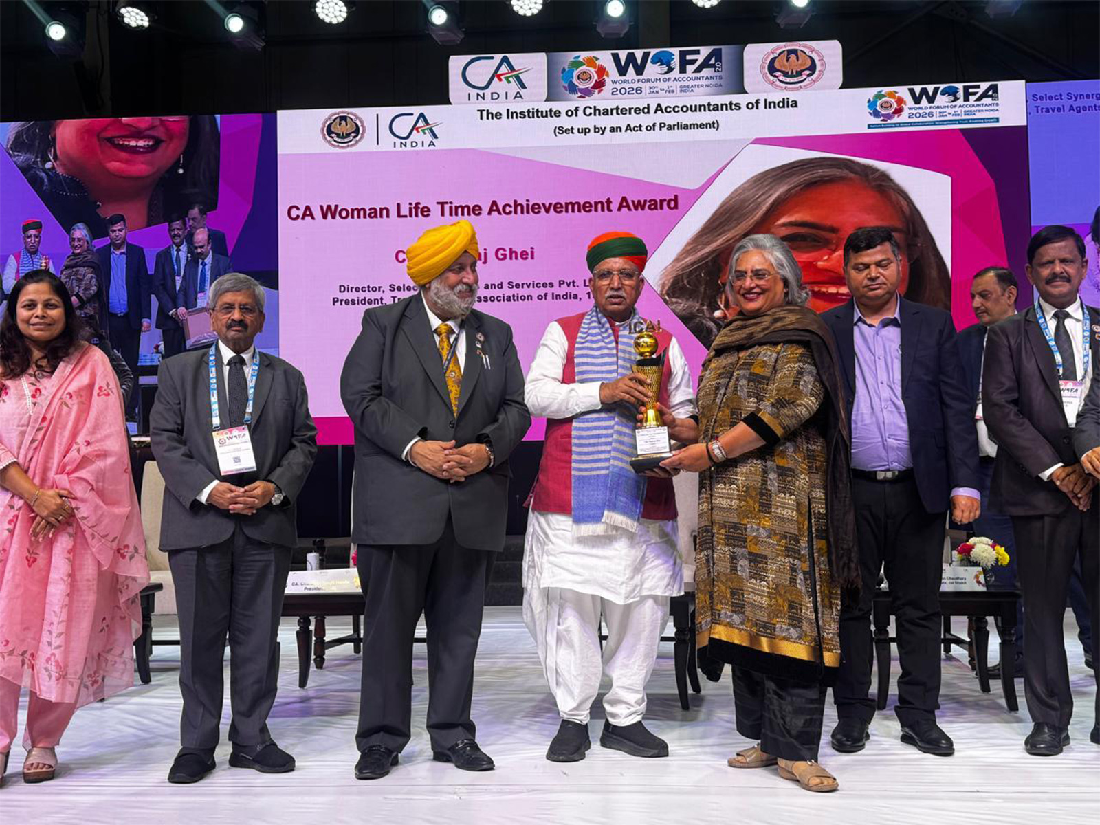 Neeraj Ghei receives award from Union Minister Arjun Meghwal (Photo/Courtesy-Trac Representations)