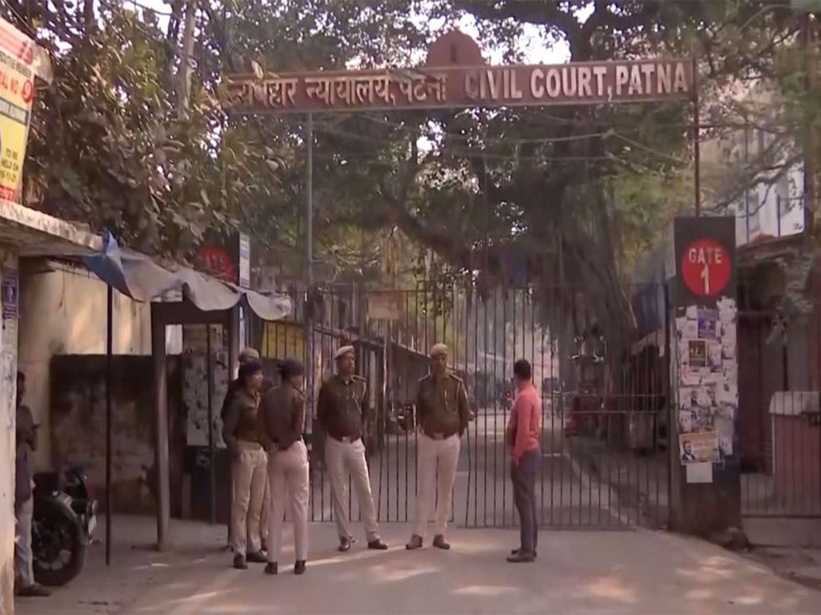 Visuals from outside Patna Civil Court (Photo/ANI)
