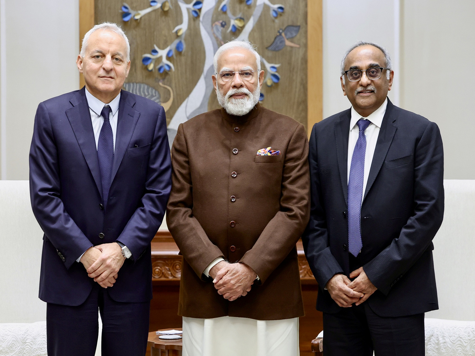 PM Narendra Modi with Rolls-Royce CEO Tufan Erginbilgic and Sashi Mukundan, Executive VP, Rolls Royce in India (Photo/Rolls Royce)