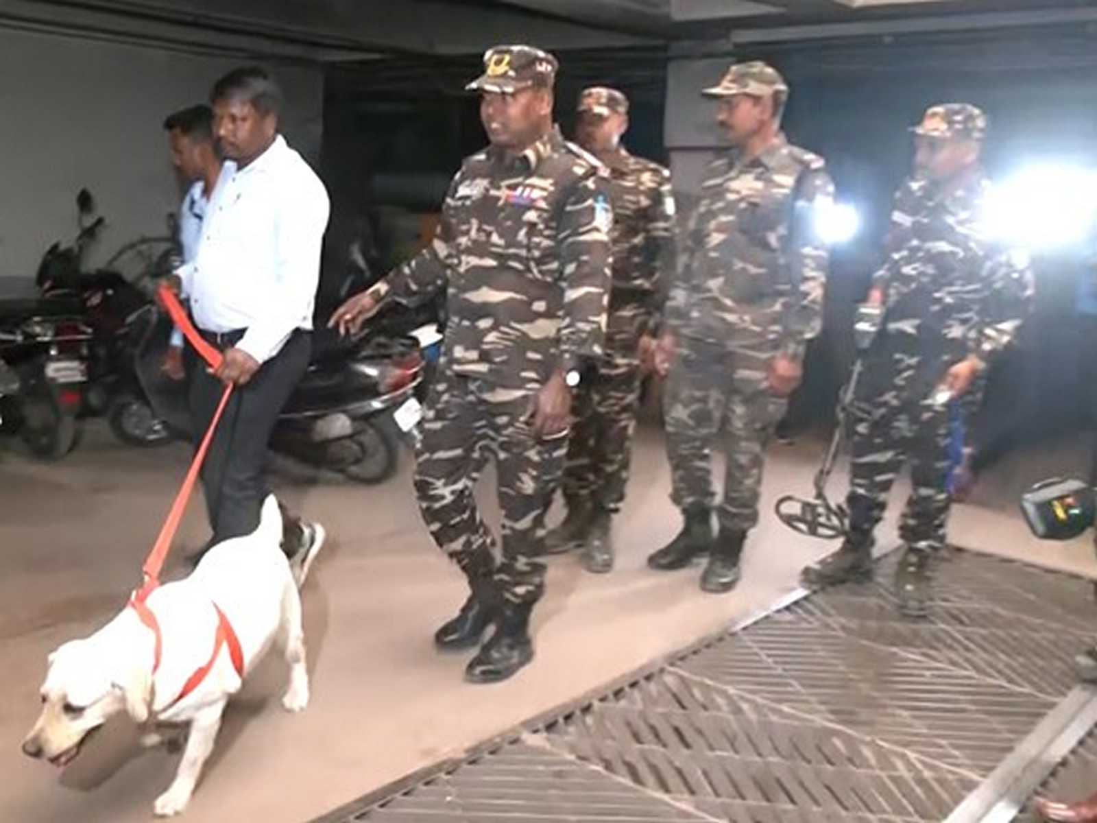 Forces searching Ranchi District Collectorate after Bomb threat (Photo/ANI)