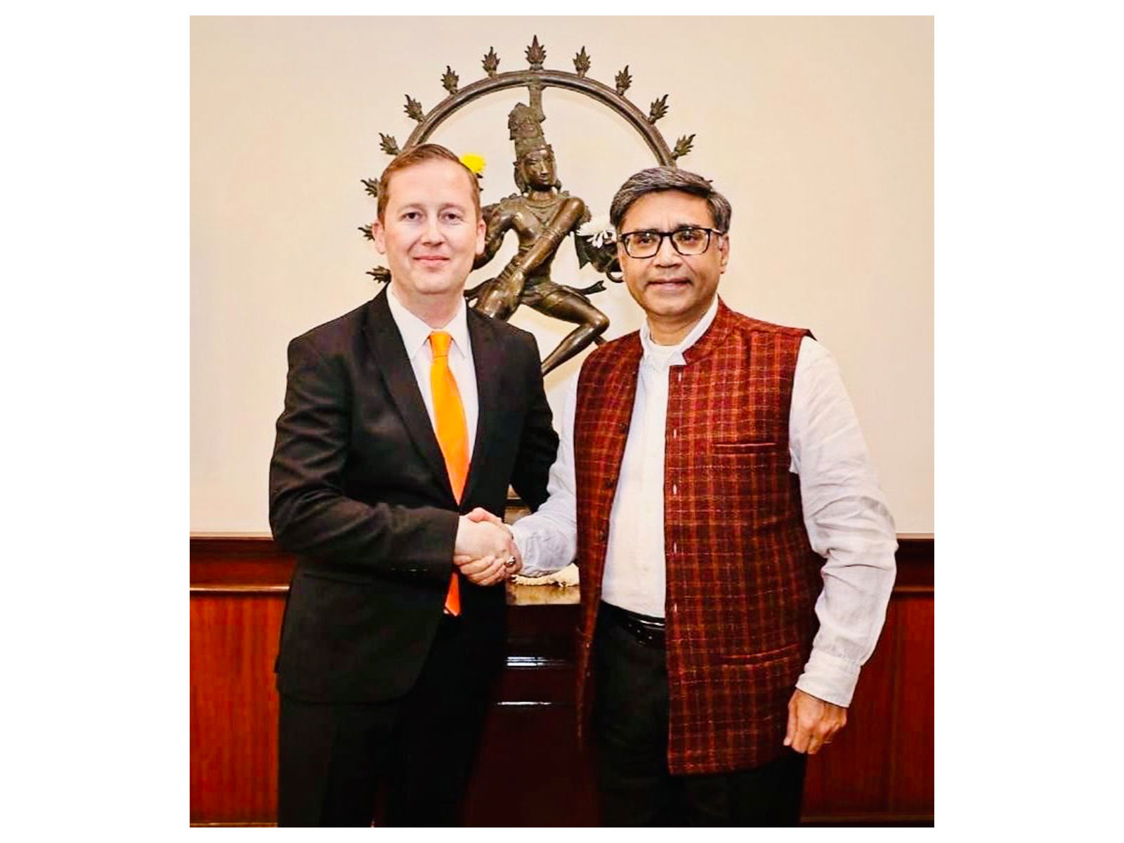 US Ambassador to India Gor with Foreign Secretary Misri (Photo/X@USAmbIndia)