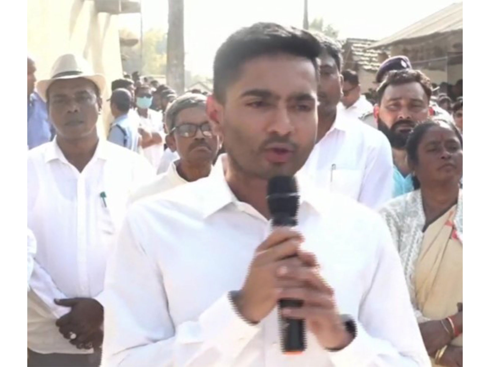 "प्रकरण आमच्याकडे हस्तांतरित करा; ५० दिवसांत सोडवू": अभिषेक बॅनर्जींचे महाराष्ट्र पोलिसांना पुरुलिया कामगाराच्या खुनावर आव्हान