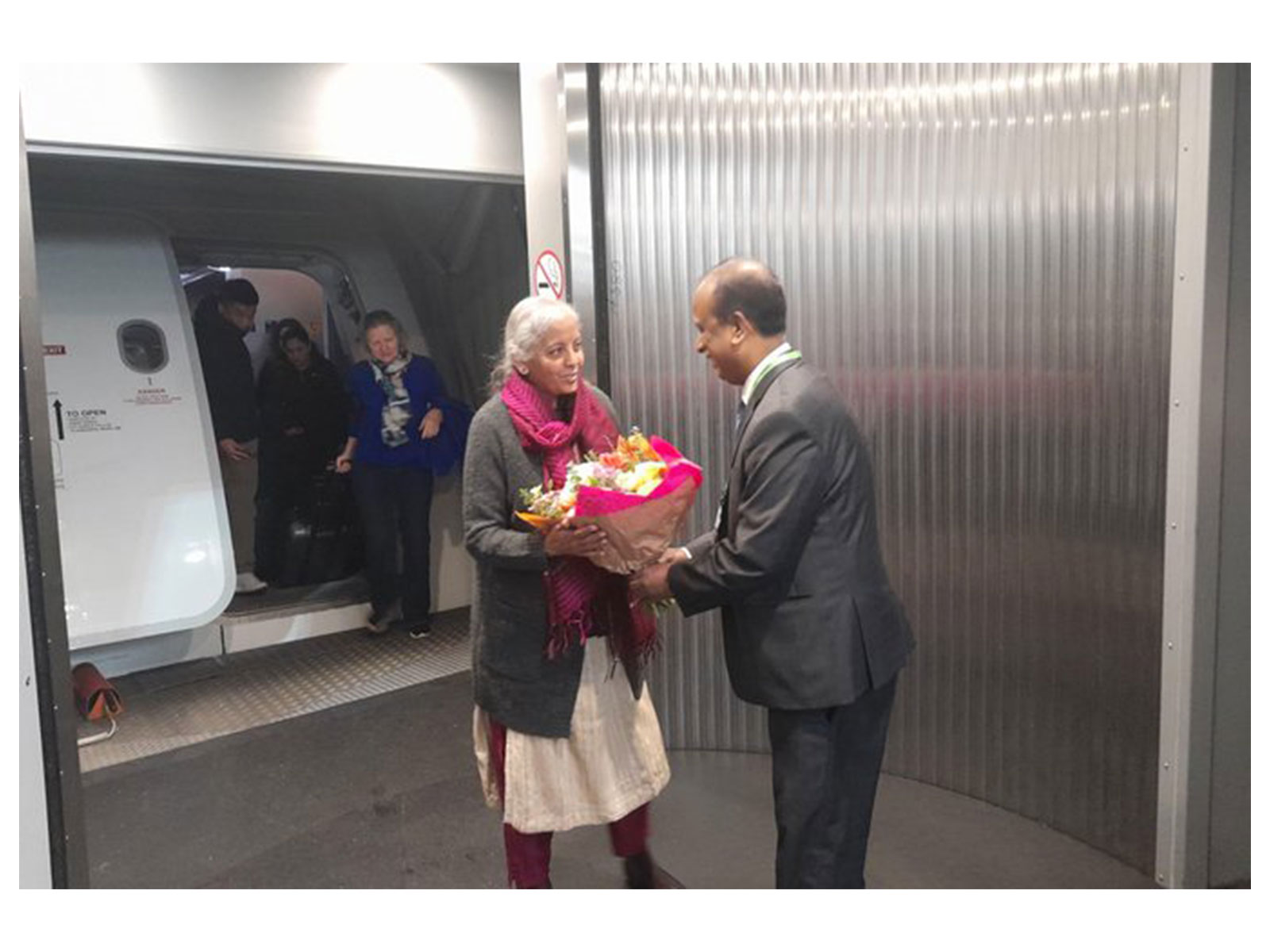 Finance Minister welcomed by Consul General of India in Munich, Shatru Sinha (Photo/@FinMinIndia)