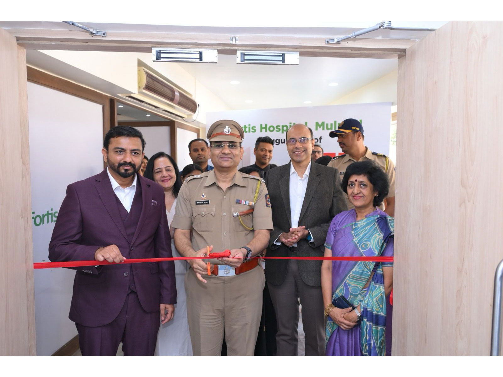 (L–R) Dr Gore; Hon. Hemarajsingh Rajput, Dy. Comm. of Police (Zone 7) Mumbai, Dr Beri & Dr S. Narayani at inauguration of the New Age ER Dept. at Fortis Hospital Mulund, Mumbai