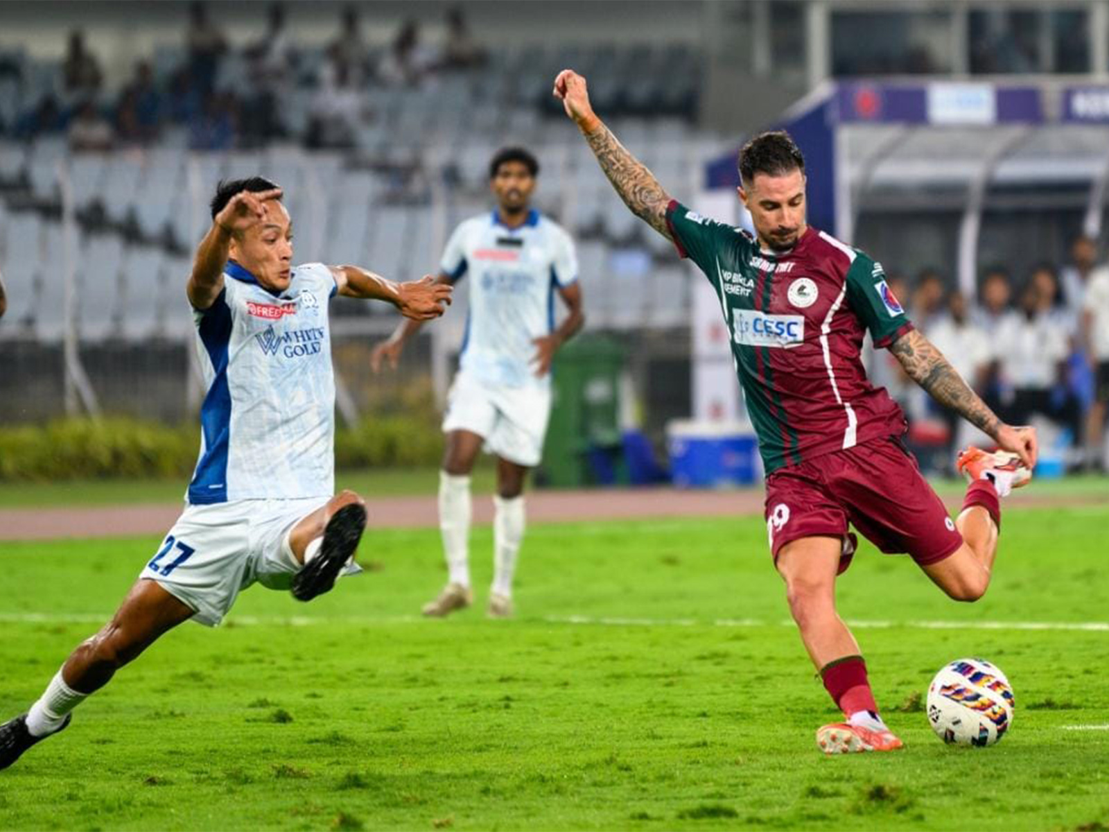 Mohun Bagan and Kerala Blasters in action. (Photo: ISL/AIFF)