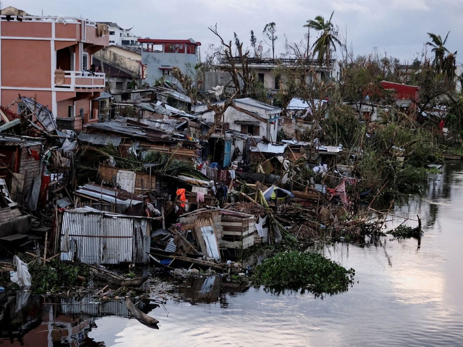 At least four people were killed after Cyclone Gezani struck Mozambique’s southern coastal province of Inhambane (Photo/WAM)