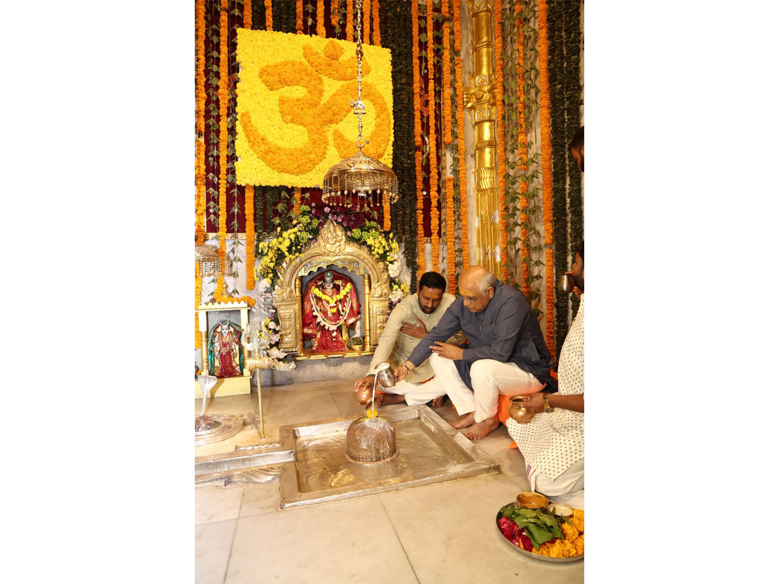Gujarat CM Bhupendra Patel offers prayers at Bhavnath Mahadev Temple (Photo/ANI)