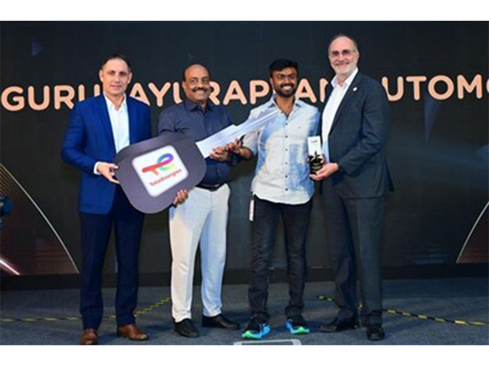 TotalEnergies distributor receiving award TotalEnergies distributor receiving award