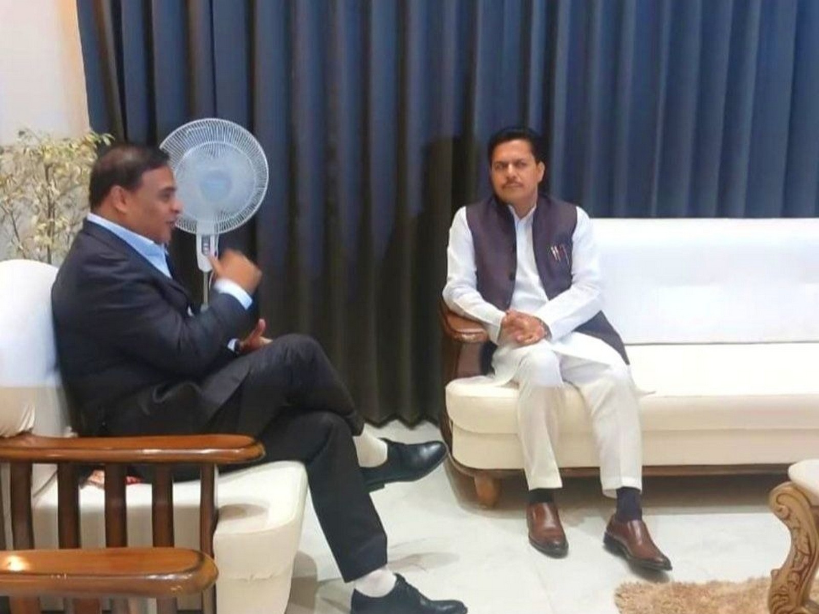 Assam Chief Minister Himanta Biswa Sarma meets Bhupen Kumar Borah (Photo/Bhupen Borah PRO)