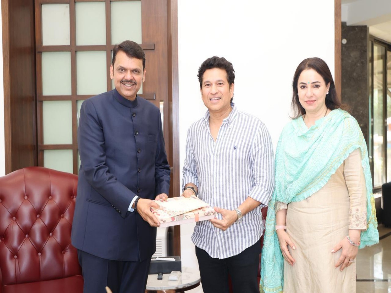 Maharashtra CM Devendra Fadnavis (left), Sachin Tendulkar (centre) and Anjali Tendulkar (right) (Photo: ANI)