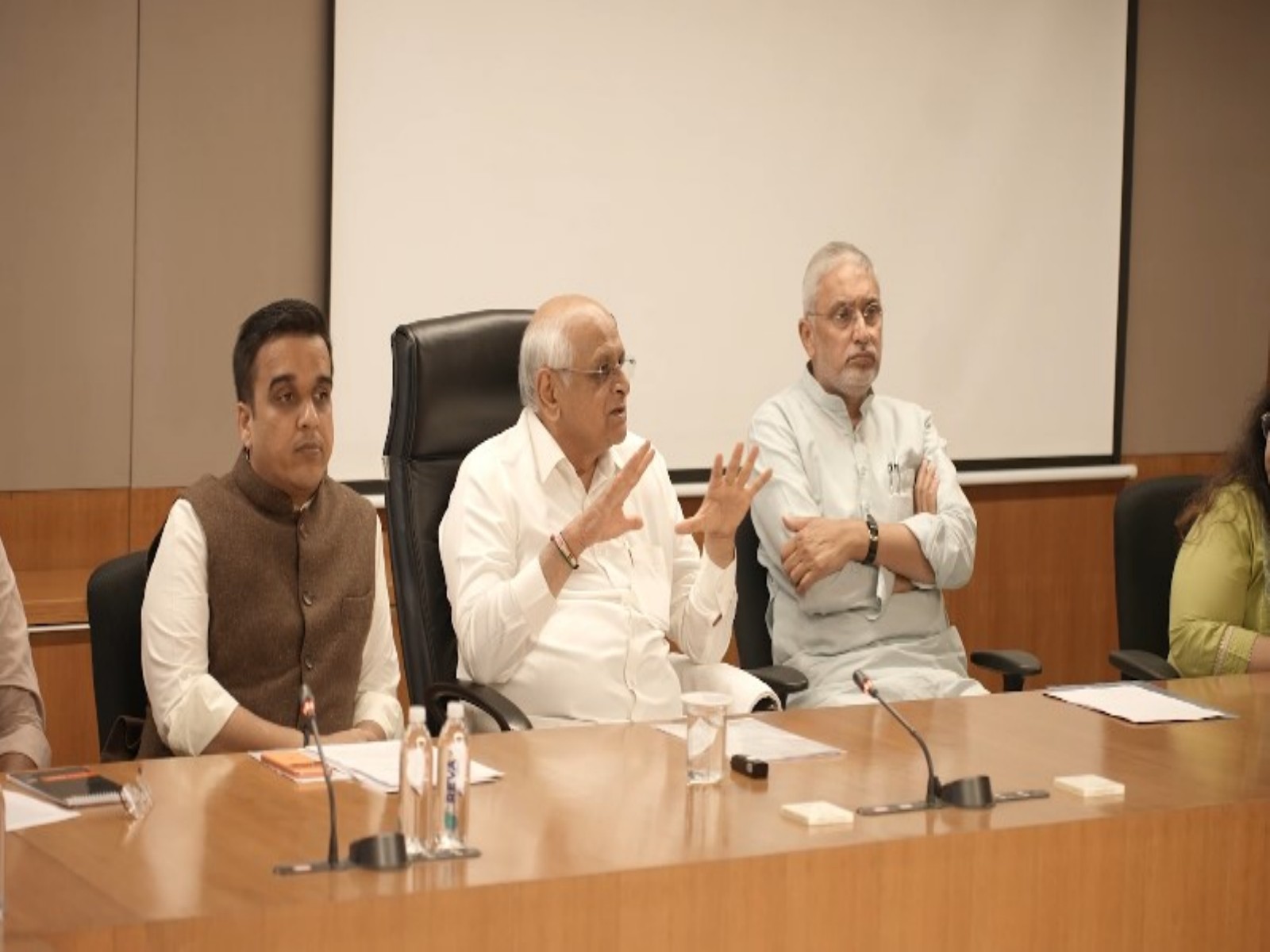 Bhupendra Patel holds discussions with industry leaders (Photo/Gujarat Information Department)