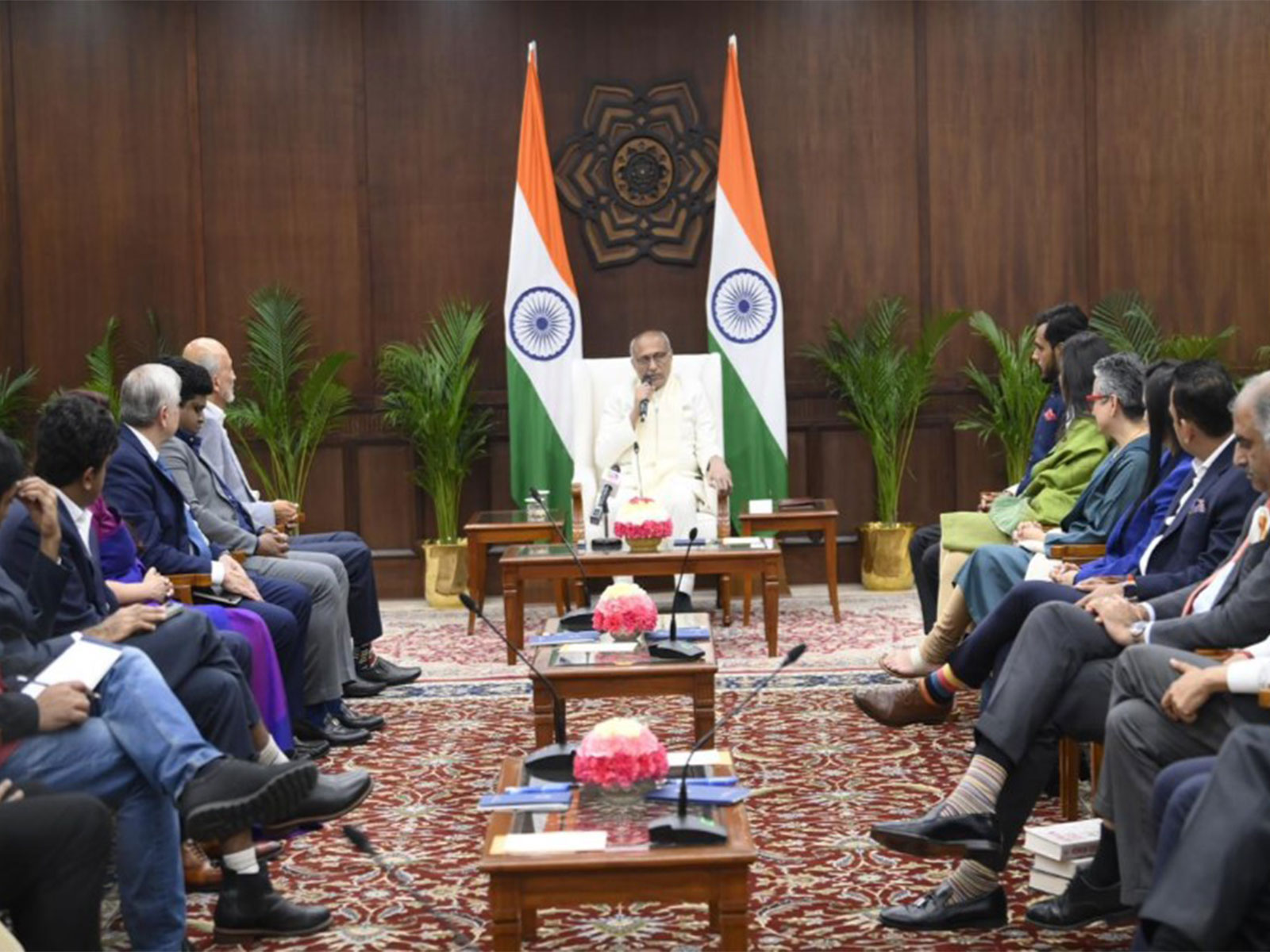 Vice President  C. P. Radhakrishnan with AI Summit delegates (photo/Vice-President of India)