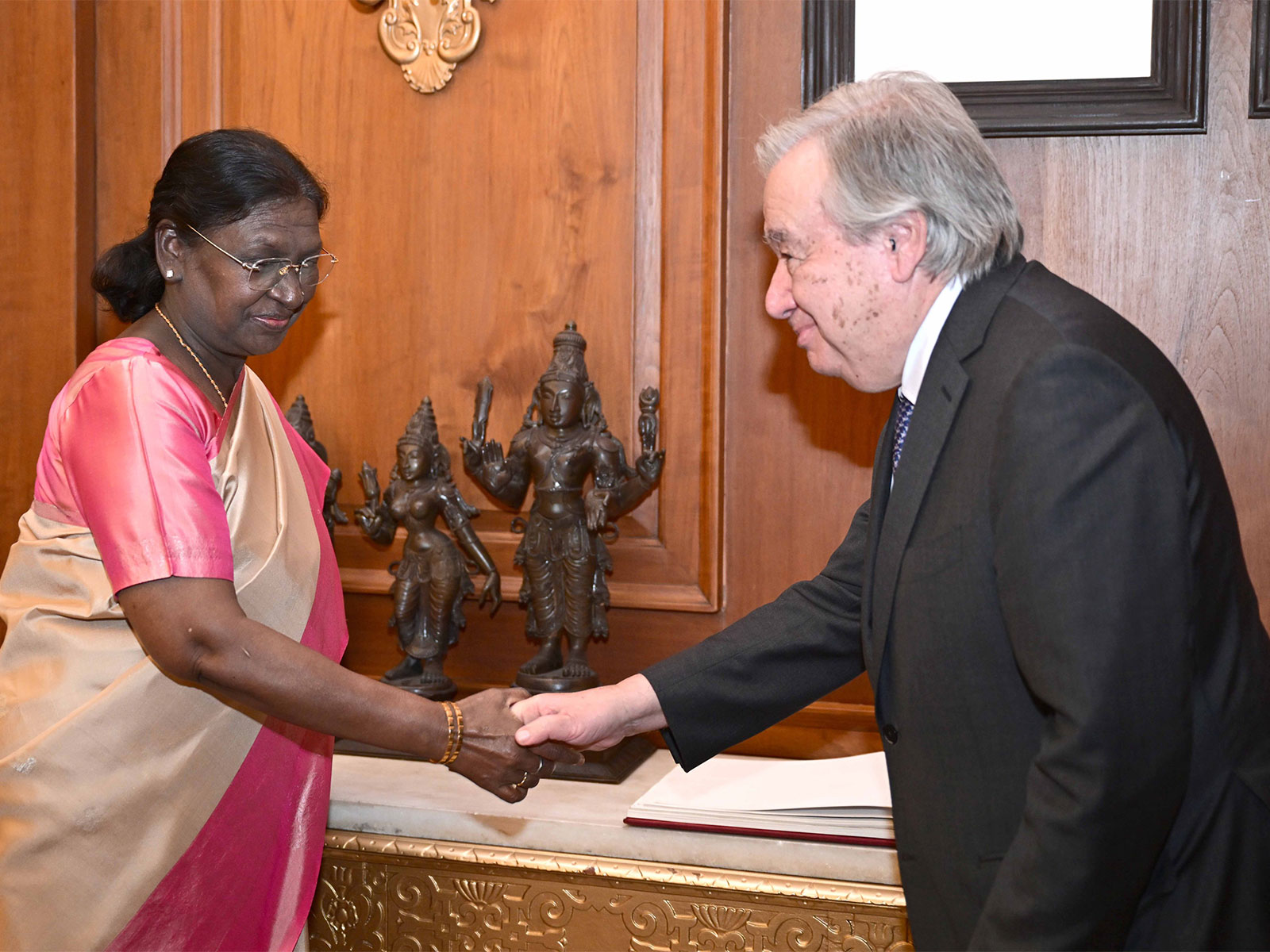 President Droupadi Murmu with António Guterres, Secretary General of the United Nations (Photo/X@rashtrapatibhvn) President Droupadi Murmu with António Guterres, Secretary General of the United Nations (Photo/X@rashtrapatibhvn)