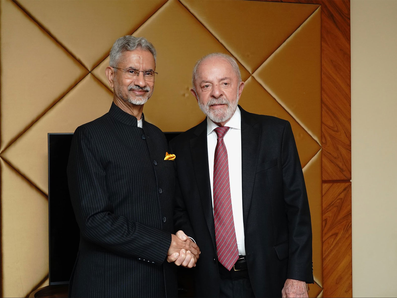 EAM Jaishankar calls on Brazilian President Luiz Inácio Lula da Silva (Photo/X@DrSJaishankar) EAM Jaishankar calls on Brazilian President Luiz Inácio Lula da Silva (Photo/X@DrSJaishankar)