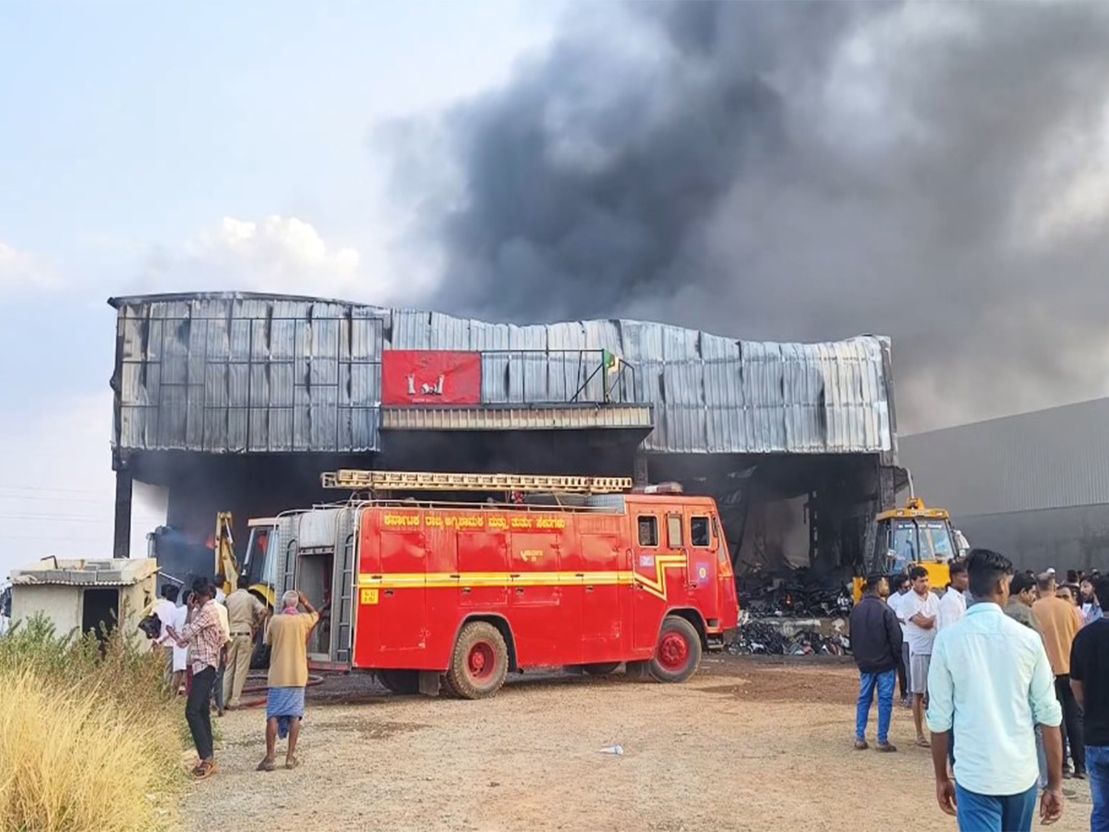 Massive fire guts warehouse in Hubballi's Kusugal Road (Photo/ANI)