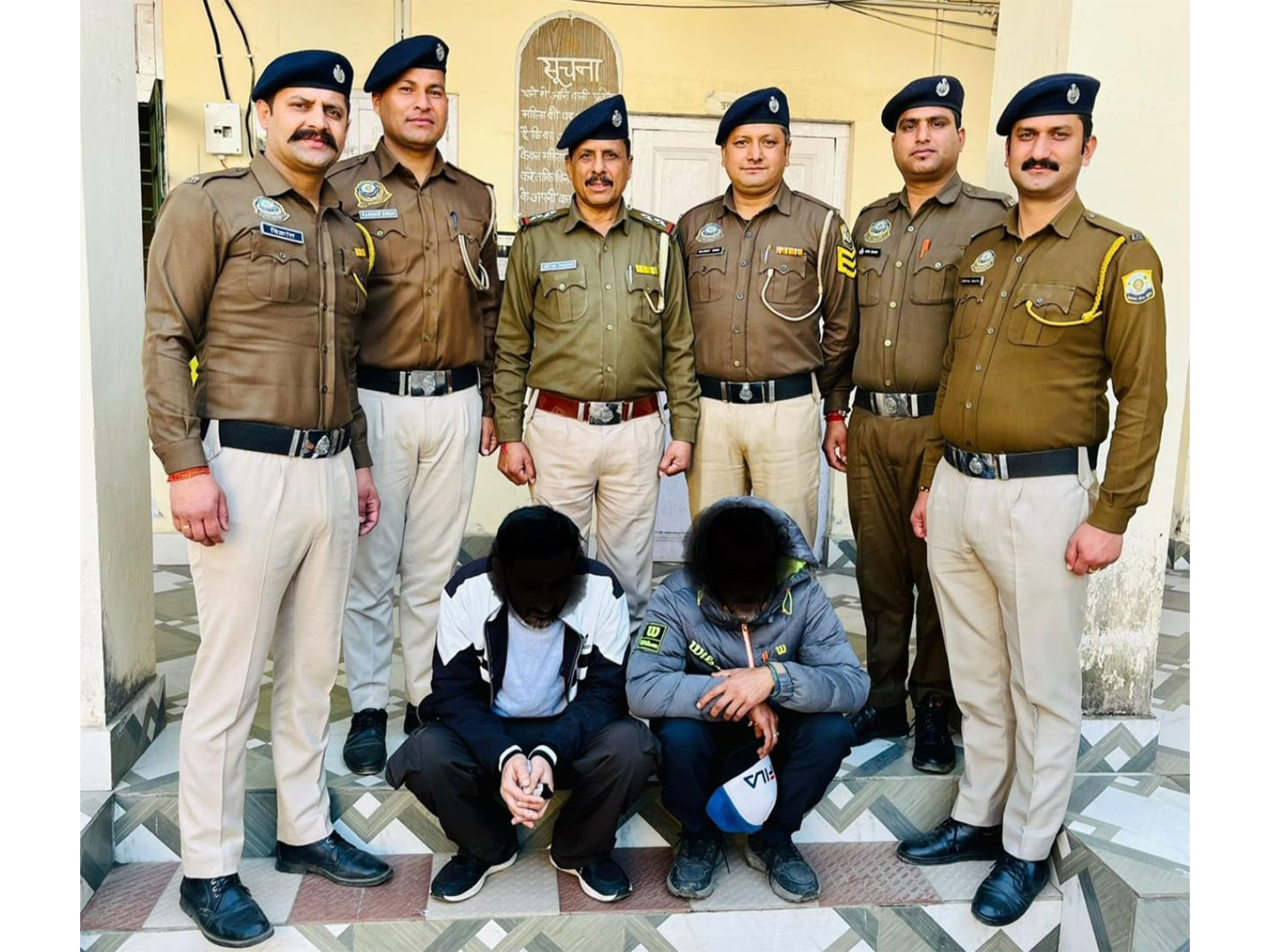 Detained habitual drug peddlers with Shimla Police (Photo/Shimla Police)