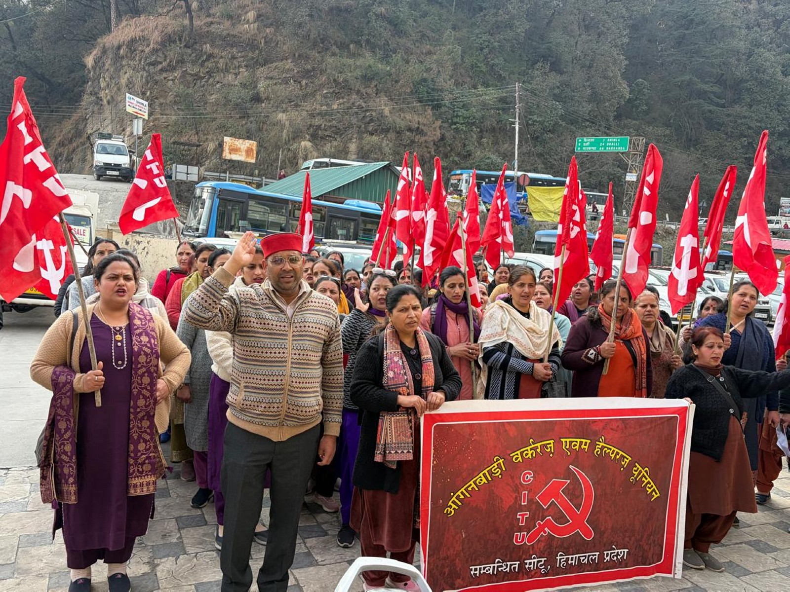 Himachal Centre of Indian Trade Unions (CITU) members protest (Photo/CITU HP)