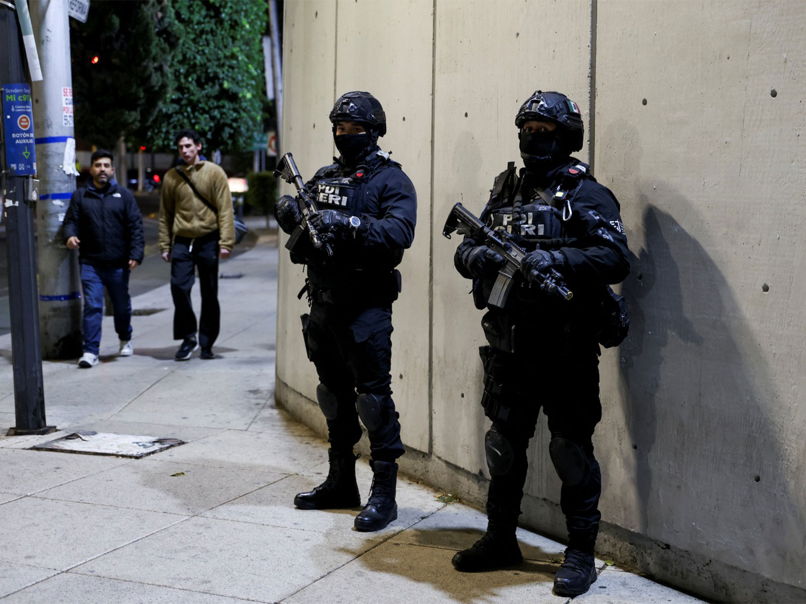 Security personnel stand guard outside the Specialized Prosecutor's Office for Organized Crime, FEMDO, where the body of El Mencho is suspected of being held by authorities (Photo/Reuters)