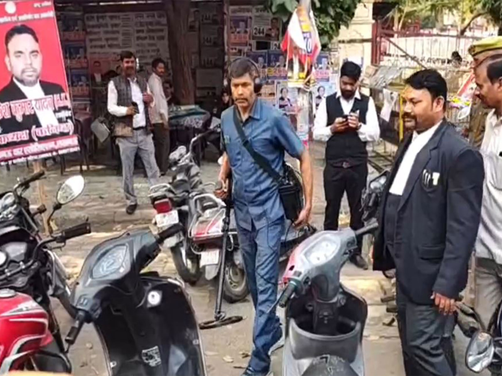 Police, bomb squad conduct checks after Lucknow Court bomb threat