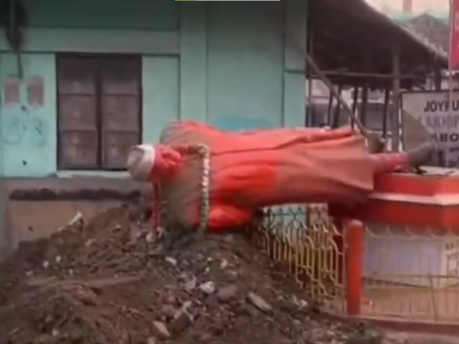 Gogoi condemns vandalism of Jawaharlal Nehru's statue in Cachar