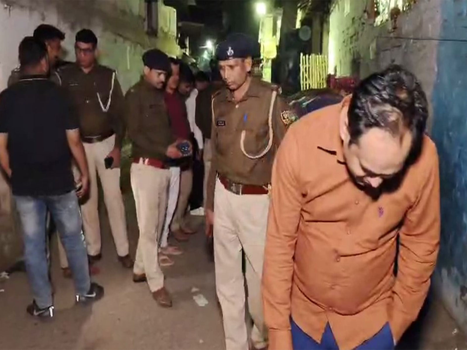 Police officials and FSL team inspect the crime scene (Photo: ANI)