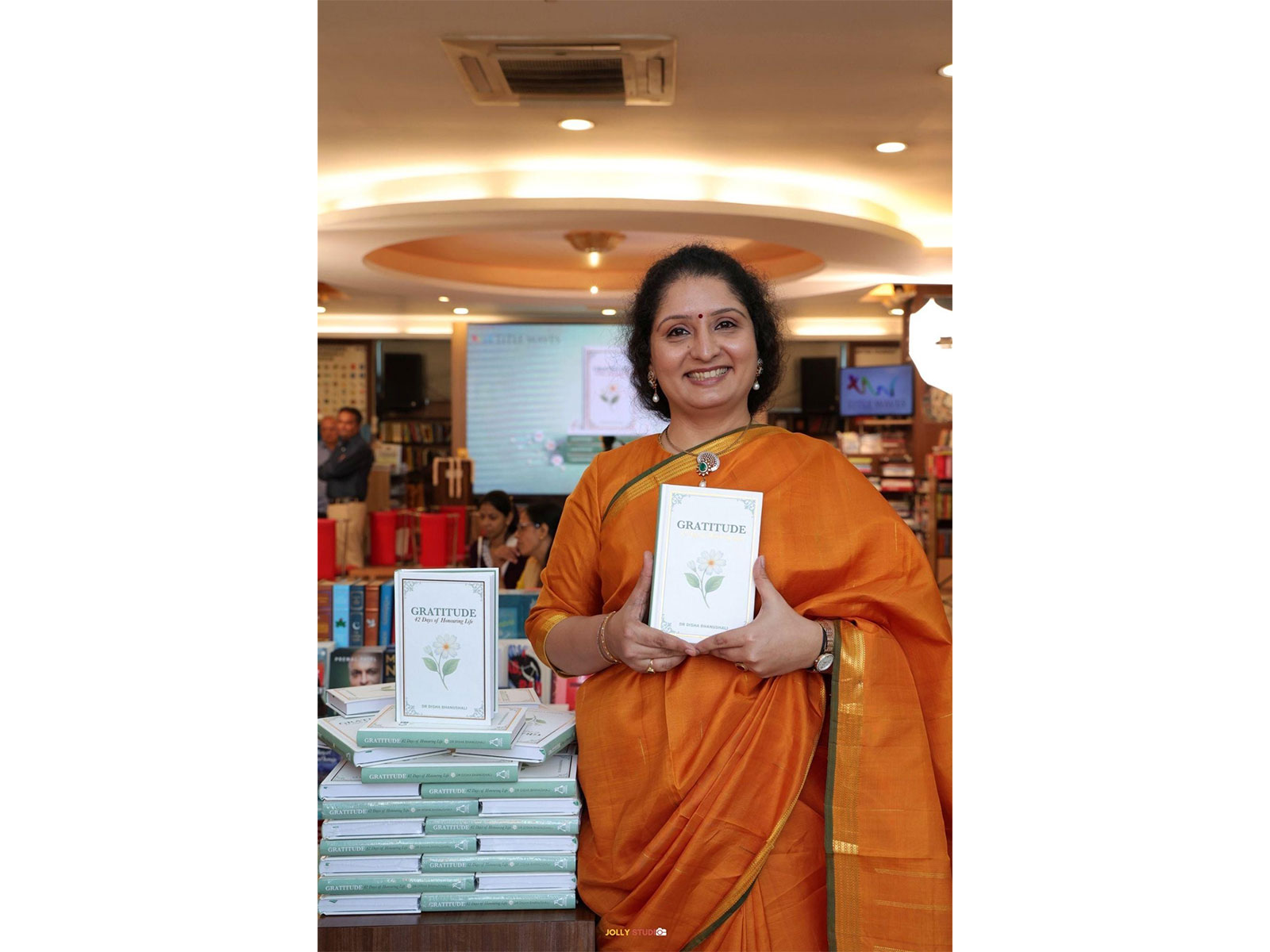 Dr. Disha Bhanushali Launches ‘Gratitude: 42 Days of Honouring Life’ at Title Waves Bandra, Calls It a Guide to Inner Healing