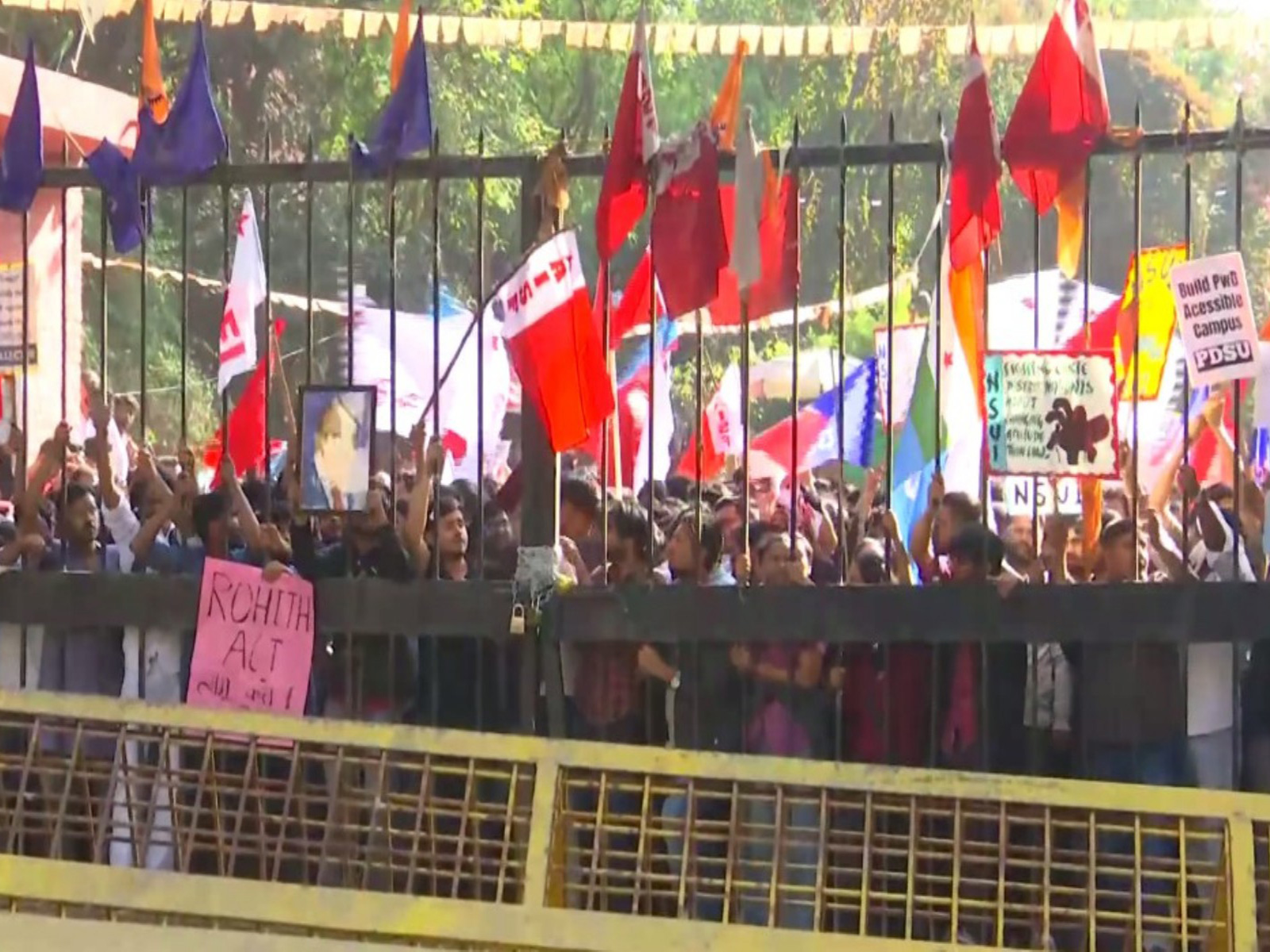 JNU students protesters locked inside university amid protest against VC (Photo/ANI)