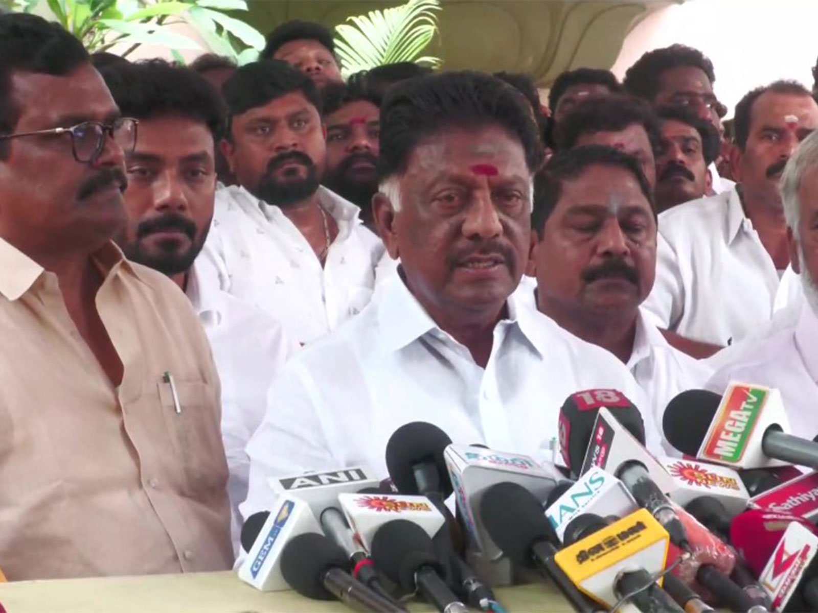DMK leader O Panneerselvam (Photo/ANI)