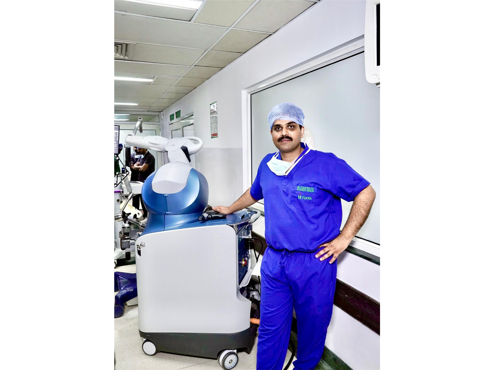 Dr. Zubin Mehta Performs Region’s First Robotic Total Hip Replacement Surgery