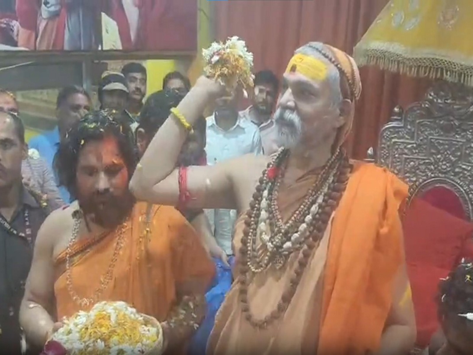 Swami Avimukteshwaranand celebrates Holi with flowers at Jyotish Vidyapeeth (Photo/ANI)